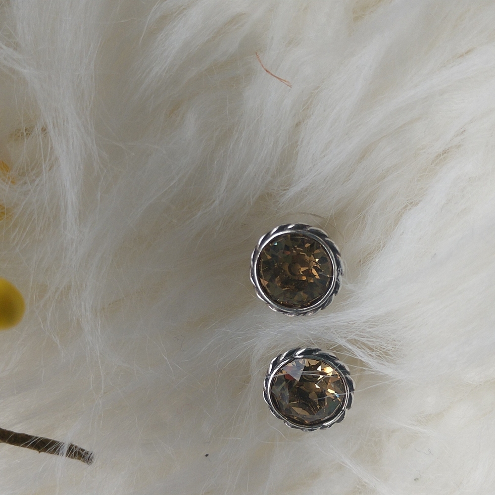 New Brighton Vintage  Earrings With hearts on the sides - Picture 4 of 5